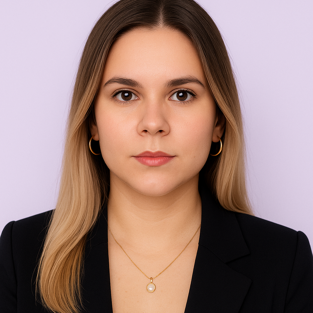 Portrait of Yadith Mendoza, founder and designer at MTLWeb